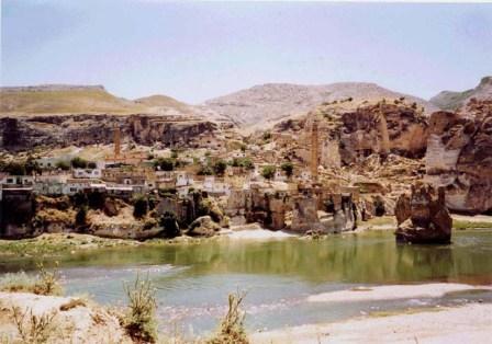 The historic town of Hasankeyf on the River Tigris which would be submerged if the Ilisu dam is built. Photo by Angela Barber and KHRP.