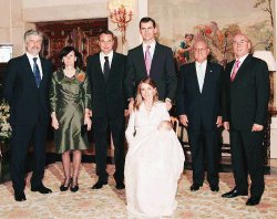 Prince, baby Princess, Prime Minister and heads of all legal power in the Spanish State: an unprecedented photo.