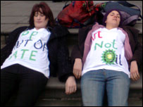 "die-in" on the steps of Tate Britain