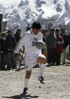 President Morales playing football at 6,000 meters
