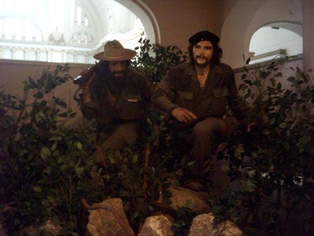 Wax model of Fidel & Che fighting in the revolution of 1959