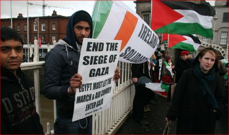 Making their voices heard in solidarity with the people of Gaza.   Michael  Gallagher 2009