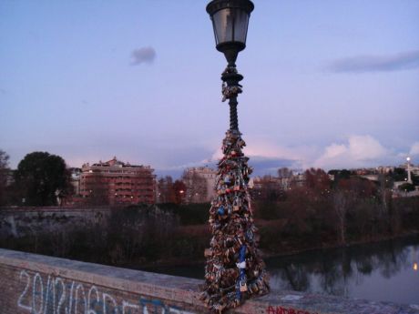 each padlock represents a union the key of which is thrown in the Tiber