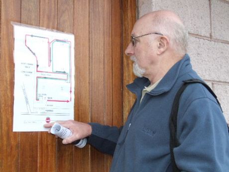 Bob Burt, Glasgow, examines a map of the Ras track.