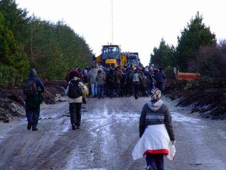 First encounter with workers. They continued to work on site for 15 minutes after they first spotted us.