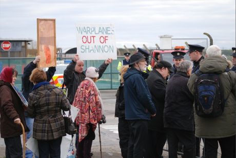 Roger Cole asking Sgt McMahon to investigate US warplanes at Shannon 8 Jan 2012