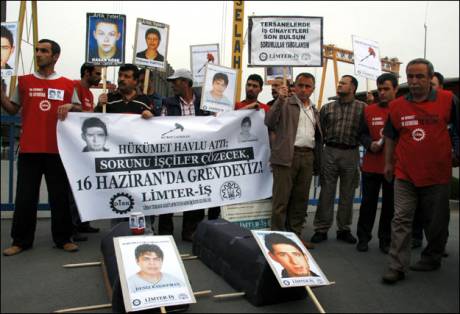 Shipyard Workers Protest in Turkey to Stop Workplace Deaths