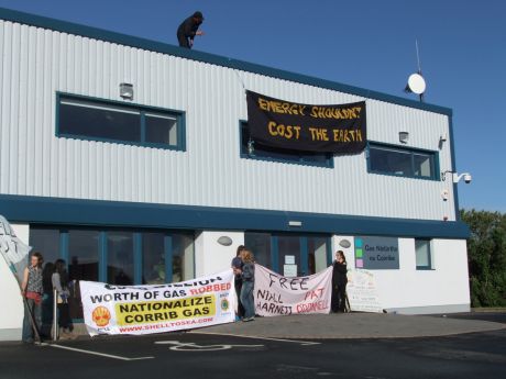 Protest at Shell Offices in Belmullet pic 1