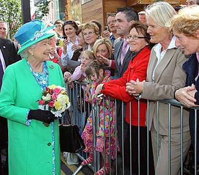 Queen greets crowds in Cork