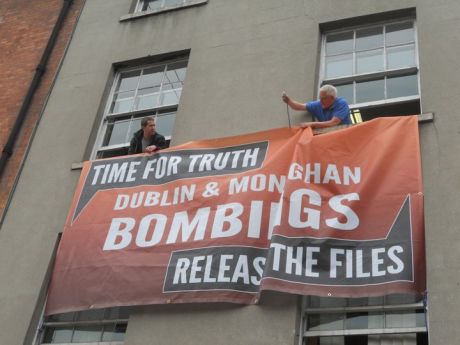 Sinn Fin hang large banner in Parnell Square + publishes Dil motion bombings