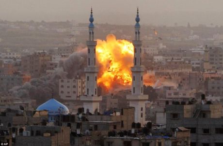 israeli_bomb_explosion_in_gaza_nov18_2012.jpg