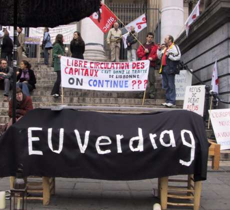 Funeral of EU Traety at the bourse in Brussel