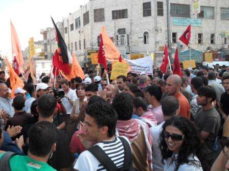 Crowds at al Manara
