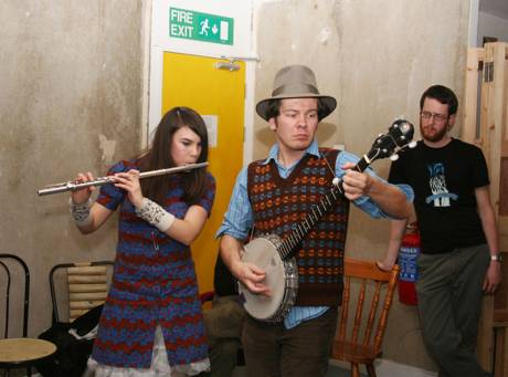 In April 2007, Seomra Spraoi hosted an evening of discussion (about social space) and music as part of Hotel Ballymun