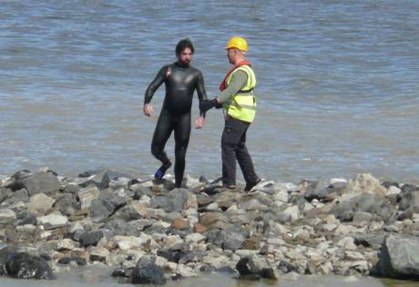 Shell insecurity man tries to grab S2S swimmer